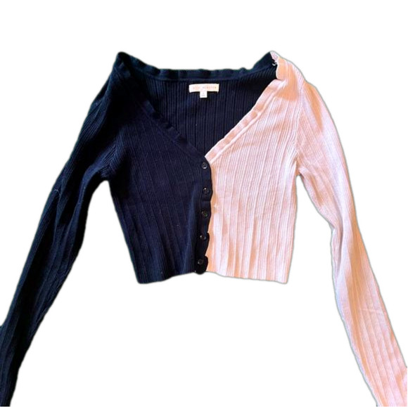 La Hearts Sweaters - 🧡 5 for $25 sale 🧡 Two toned sweater 💕